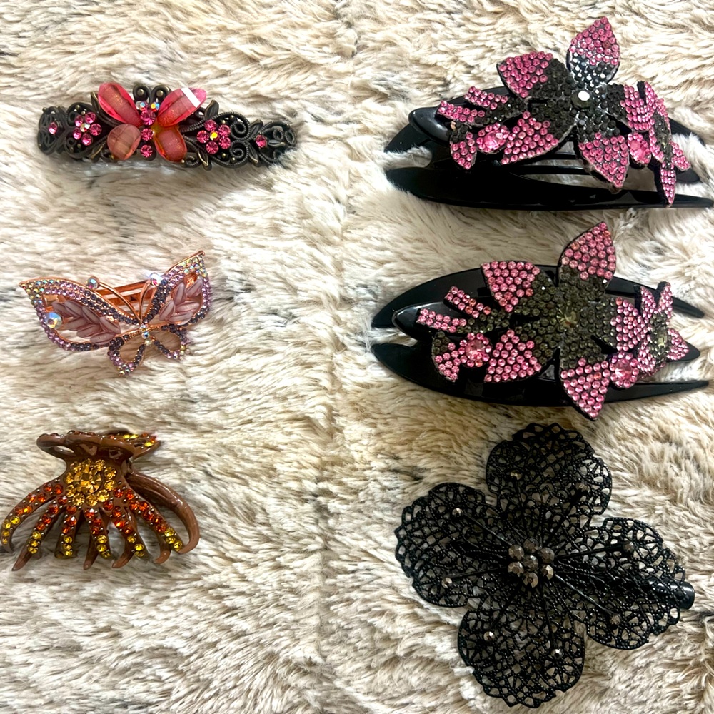 Bundle of hair barrettes